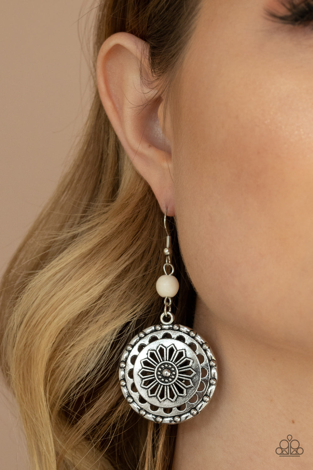 Paparazzi ♥ Flowering Frontiers - White ♥  Earrings