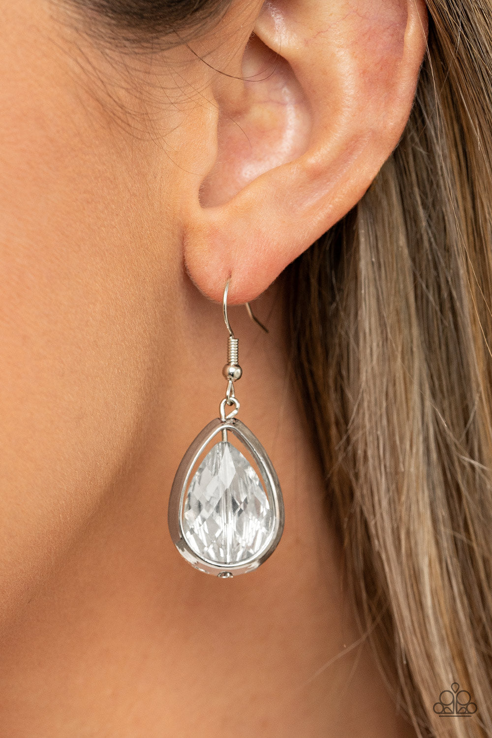 Paparazzi ♥ Drop-Dead Duchess - Silver ♥  Earrings