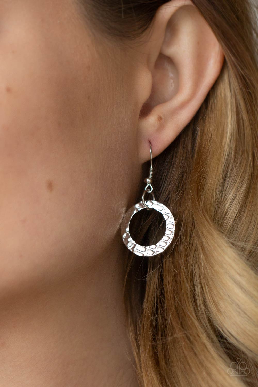 Paparazzi ♥ Mechanically Metro - Silver ♥  Necklace