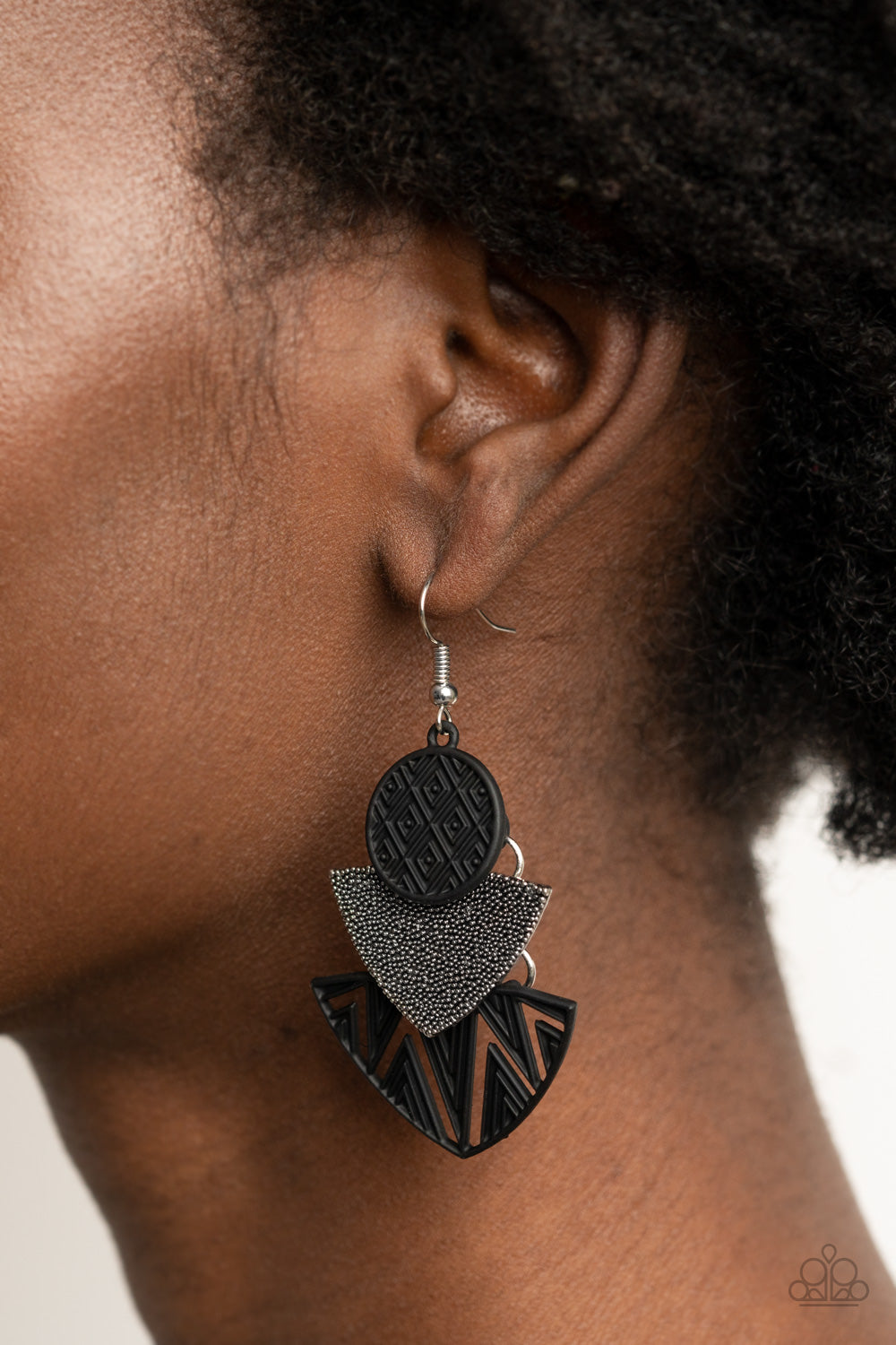 Paparazzi ♥ Jurassic Juxtaposition - Black ♥  Earrings
