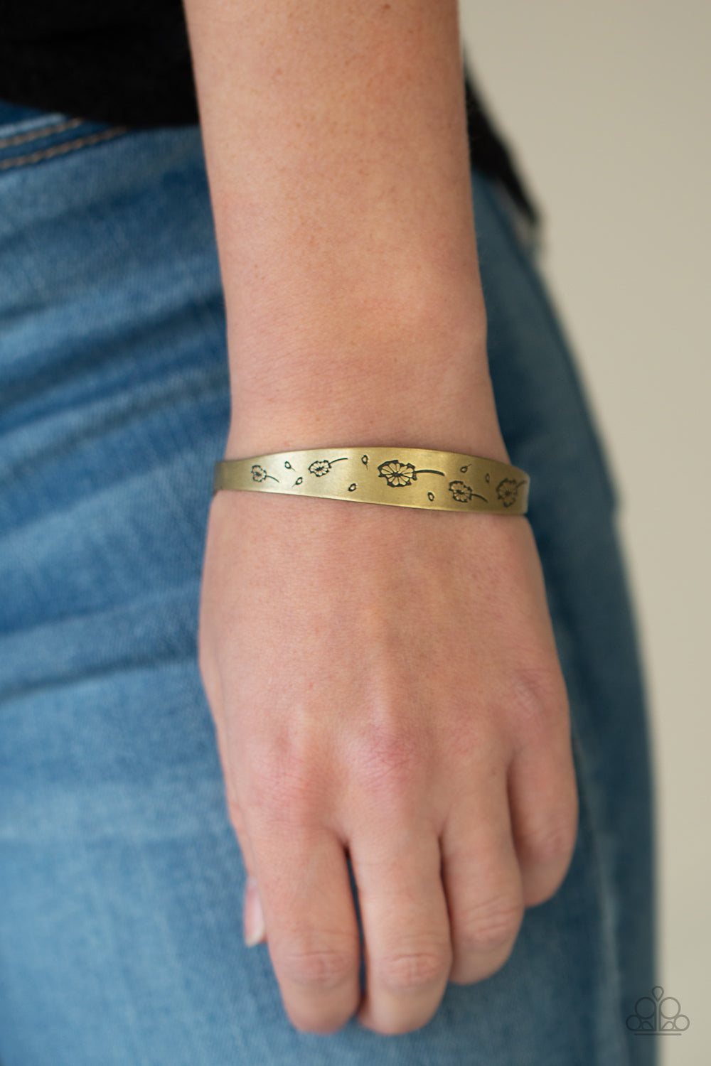 Paparazzi ♥ Dandelion Dreamland - Brass ♥  Bracelet