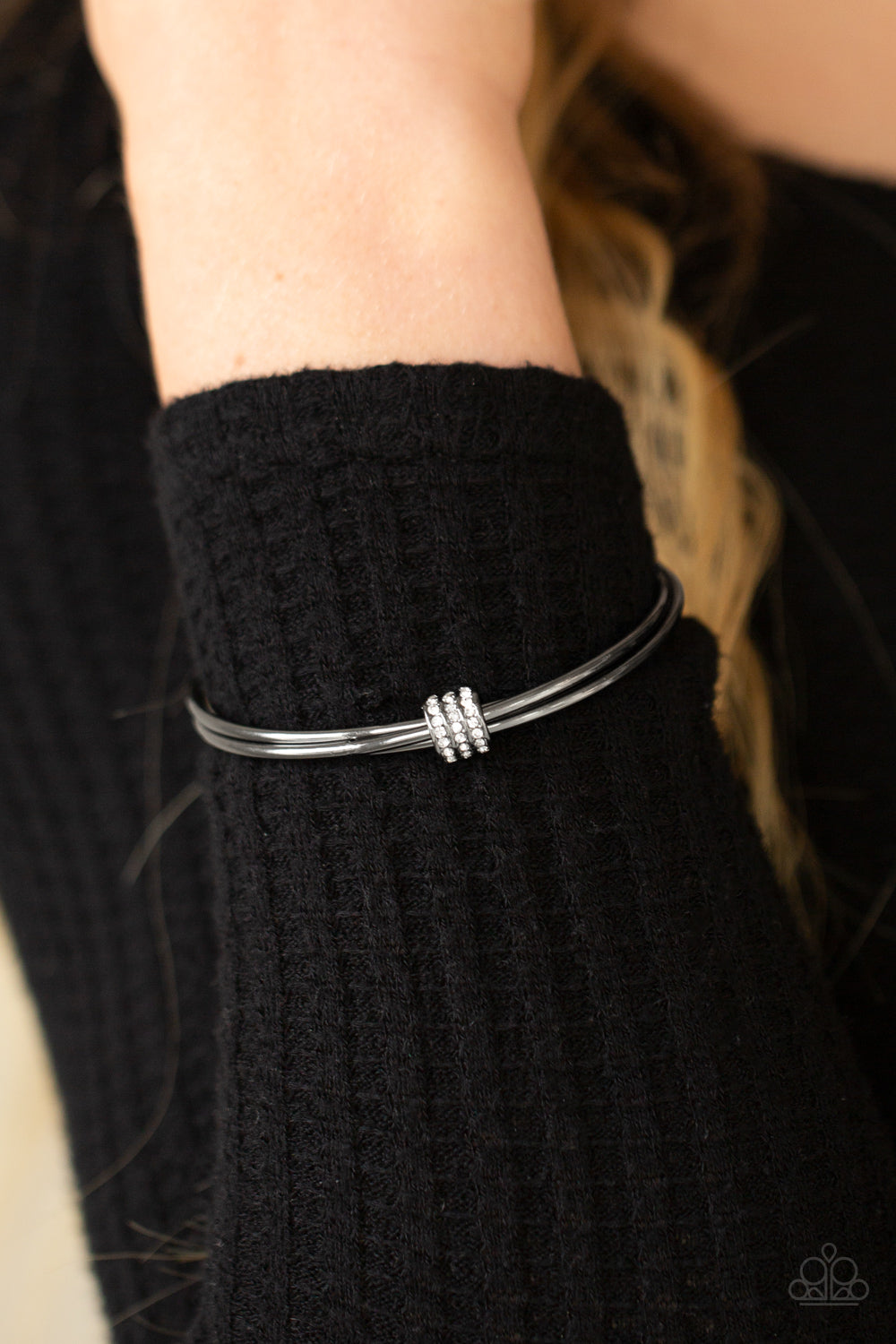 Paparazzi ♥ Roll Out The Rhinestones - Black ♥  Bracelet