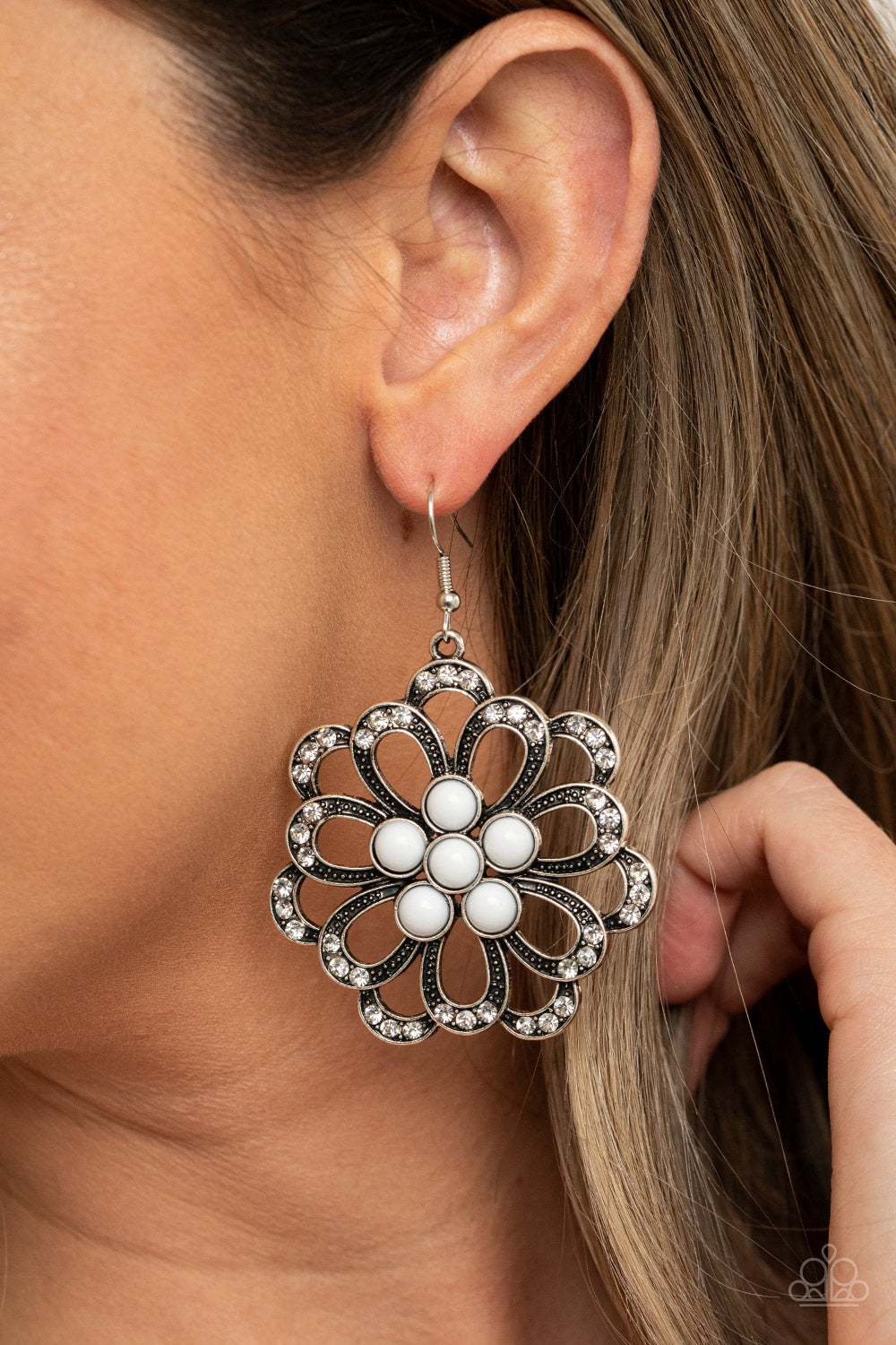 Paparazzi ♥ Dazzling Dewdrops - White ♥  Earrings