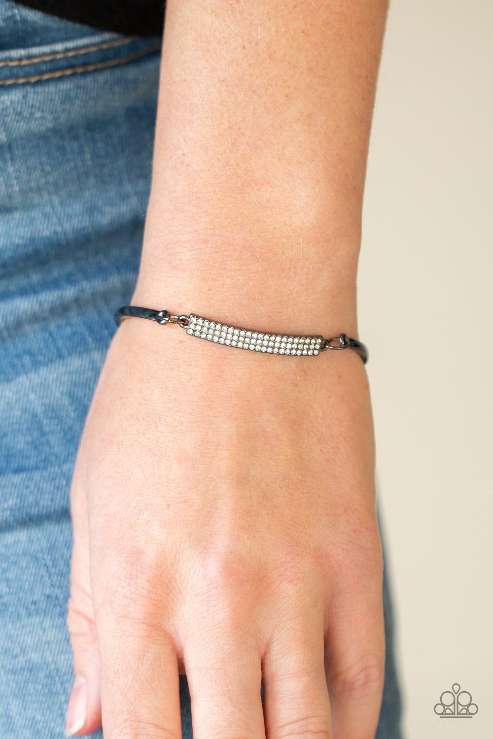 Paparazzi ♥ Showy Sparkle - Black ♥  Bracelet