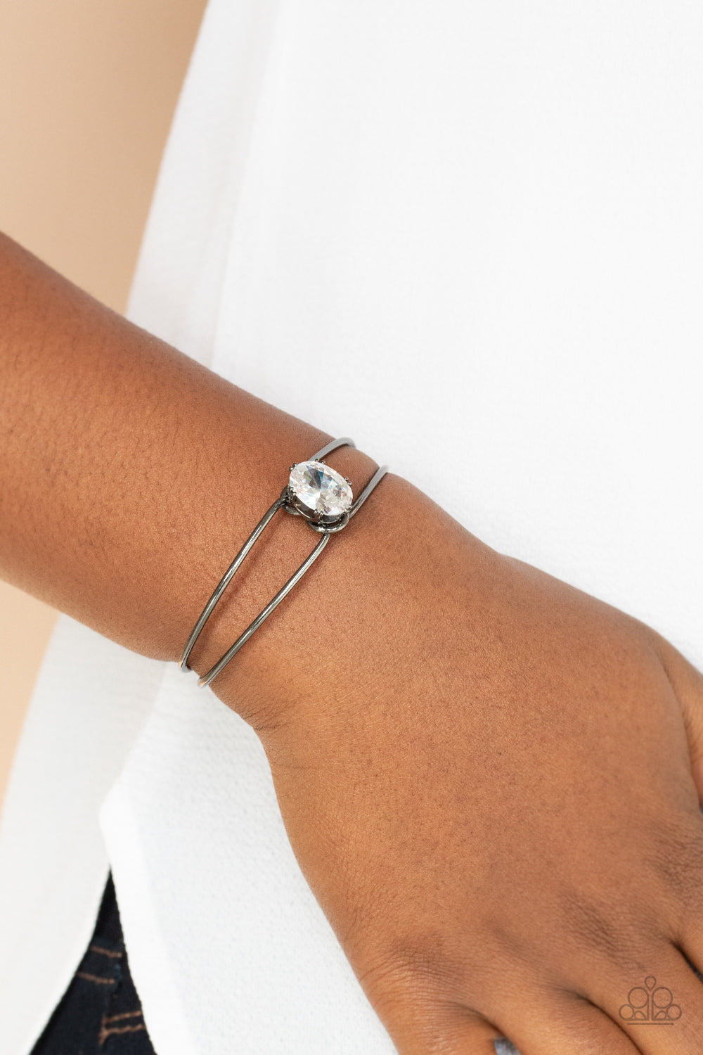 Paparazzi ♥ GLOW No Mercy - Black ♥  Bracelet