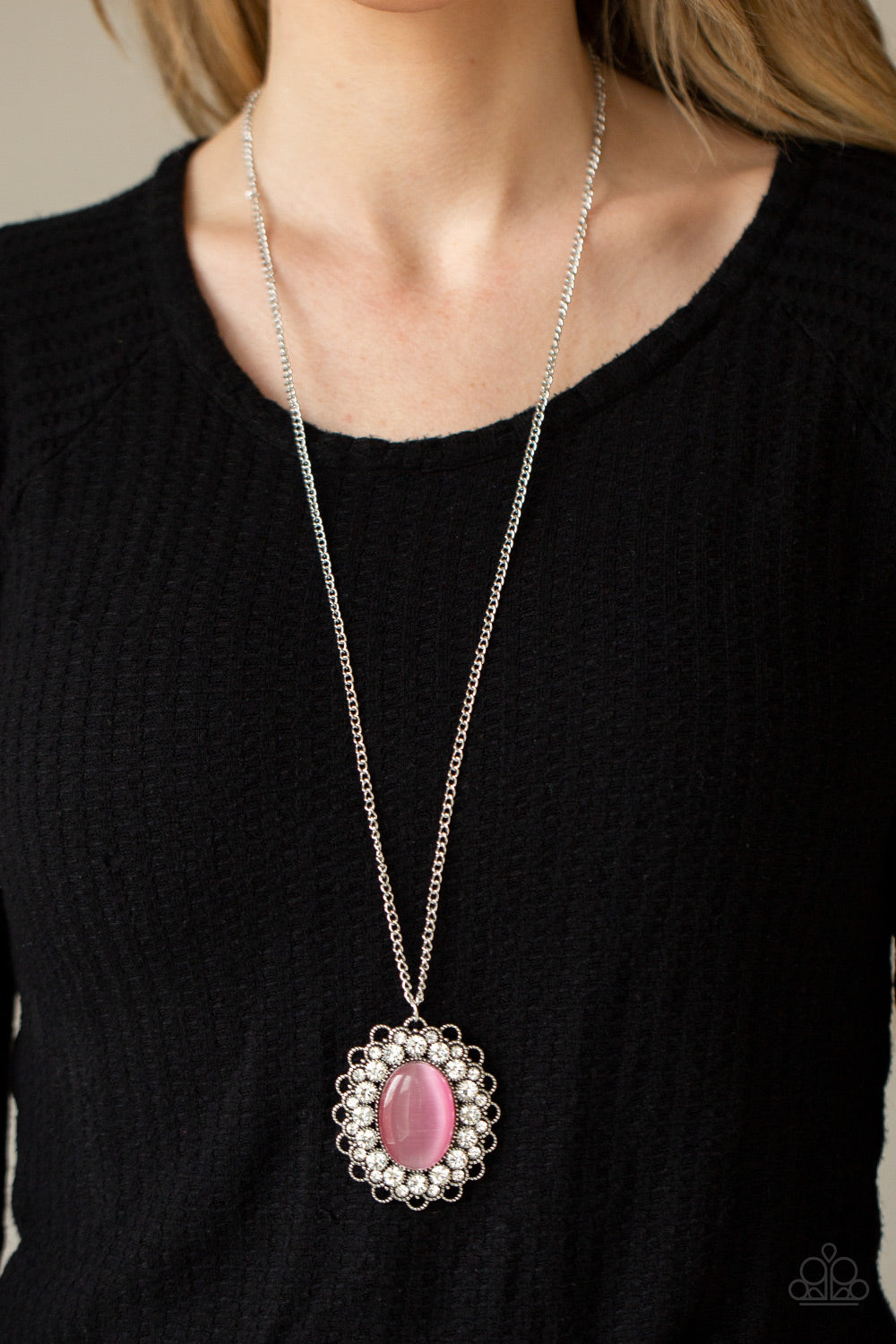 Paparazzi ♥ Oh My Medallion - Pink ♥  Necklace