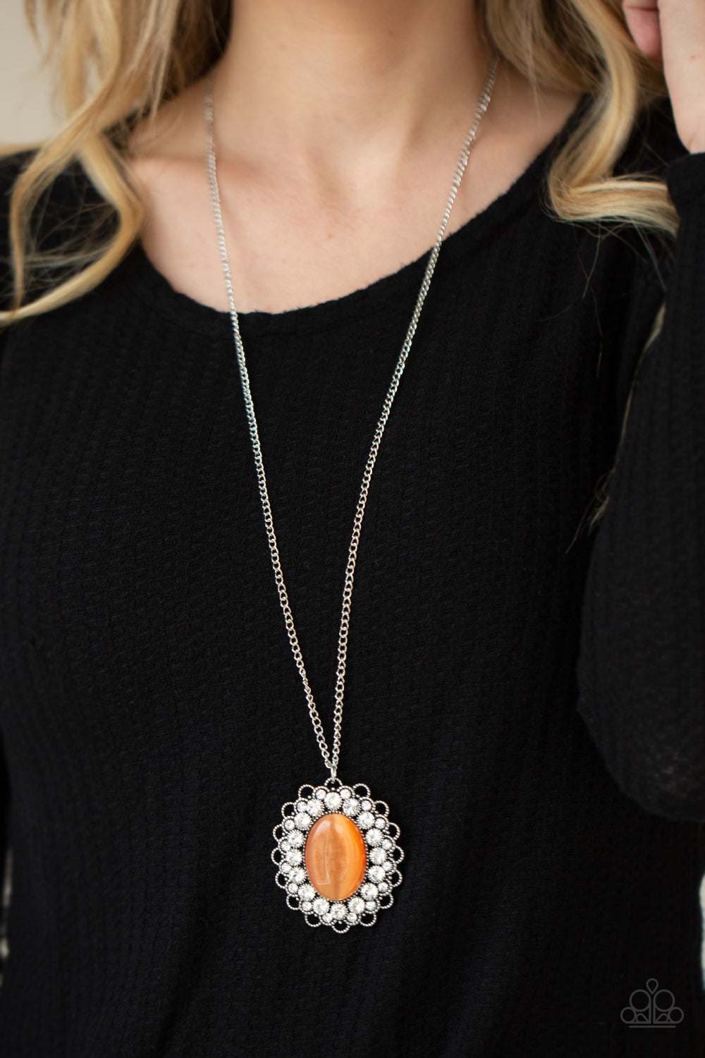 Paparazzi ♥ Oh My Medallion - Orange ♥  Necklace