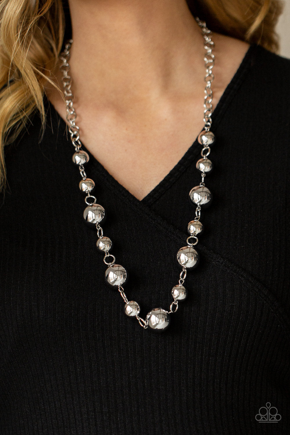 Paparazzi ♥ Commanding Composure - Silver ♥  Necklace