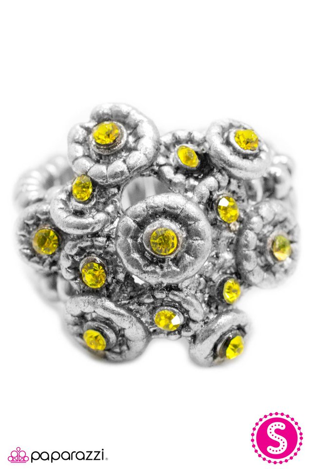 Paparazzi ♥ Kryptonite - Yellow ♥ Ring
