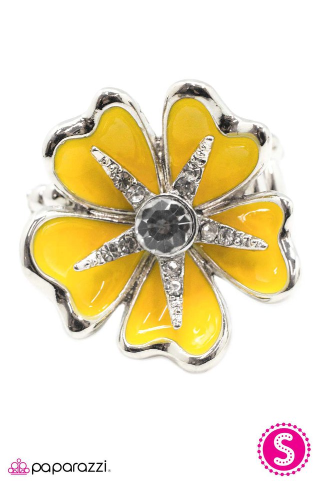 Paparazzi ♥ Sunbeam Lily - Yellow ♥ Ring