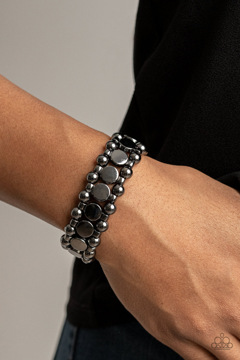 Paparazzi ♥ Metro Magnetism - Black ♥  Bracelet