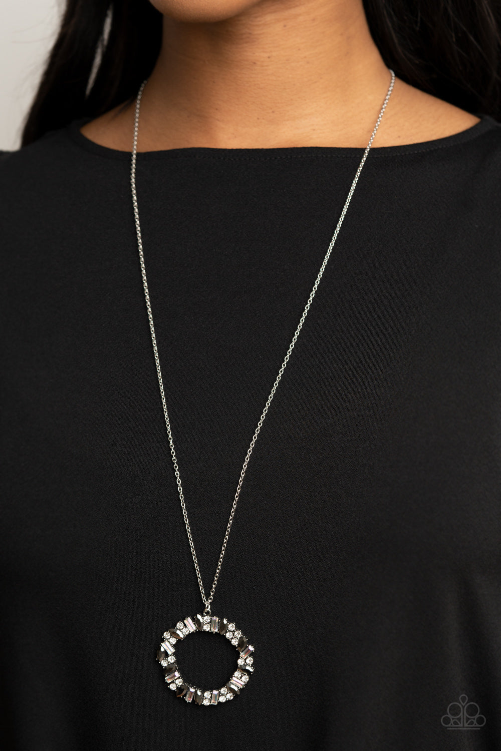 Paparazzi ♥ Wreathed in Wealth - Silver ♥  Necklace