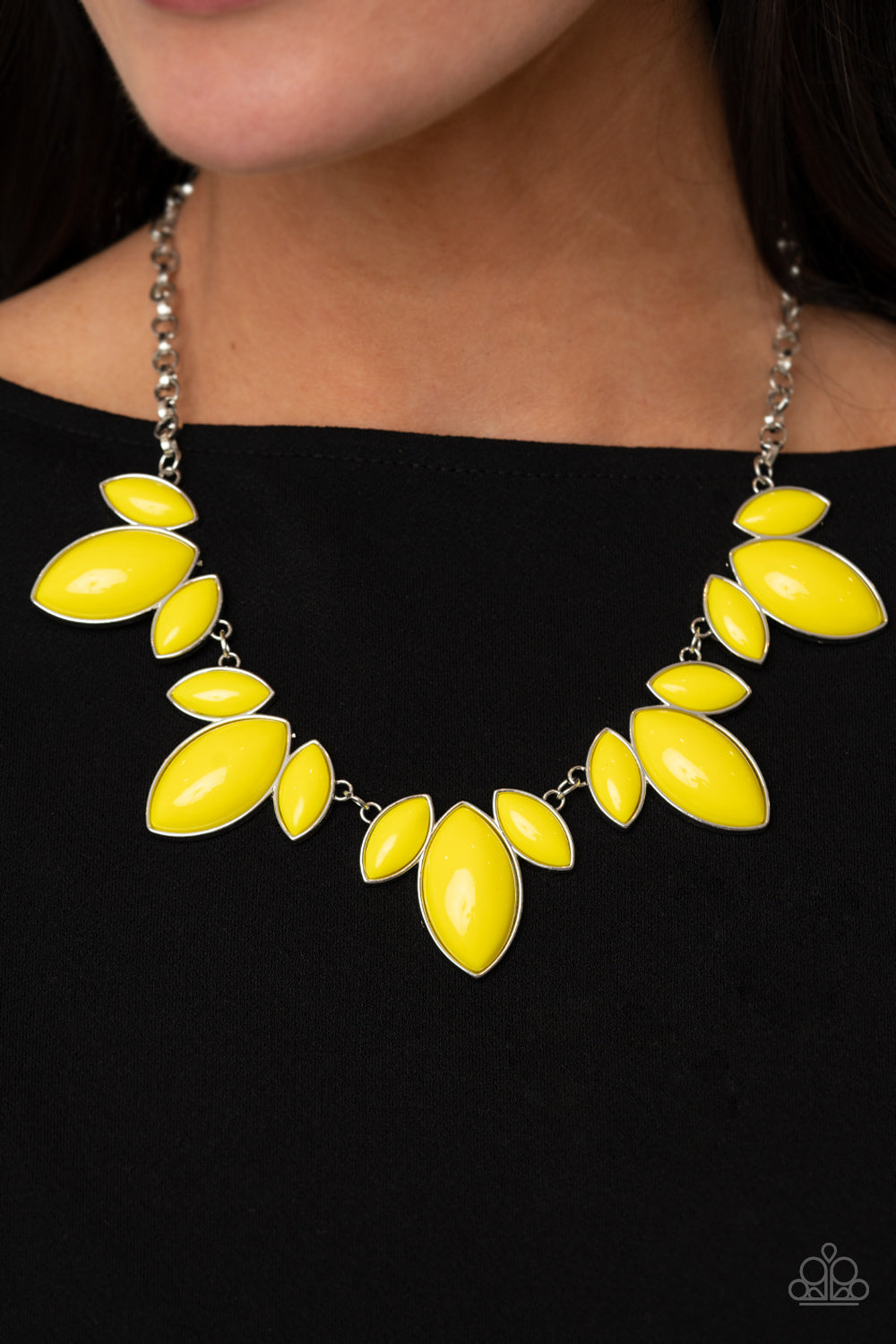 Paparazzi ♥ Viva La Vacation - Yellow ♥  Necklace