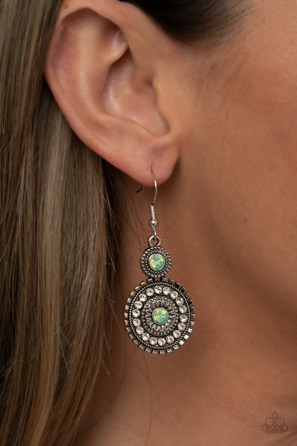 Paparazzi ♥ Opulent Outreach - Green ♥  Earrings