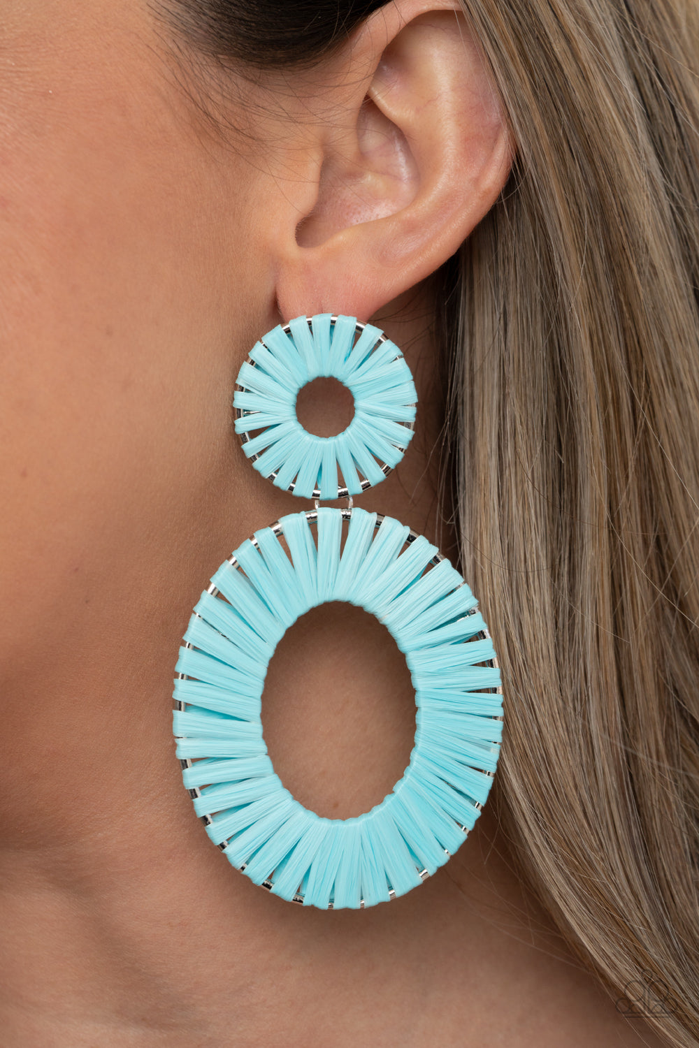 Paparazzi ♥ Foxy Flamenco - Blue ♥  Post Earrings