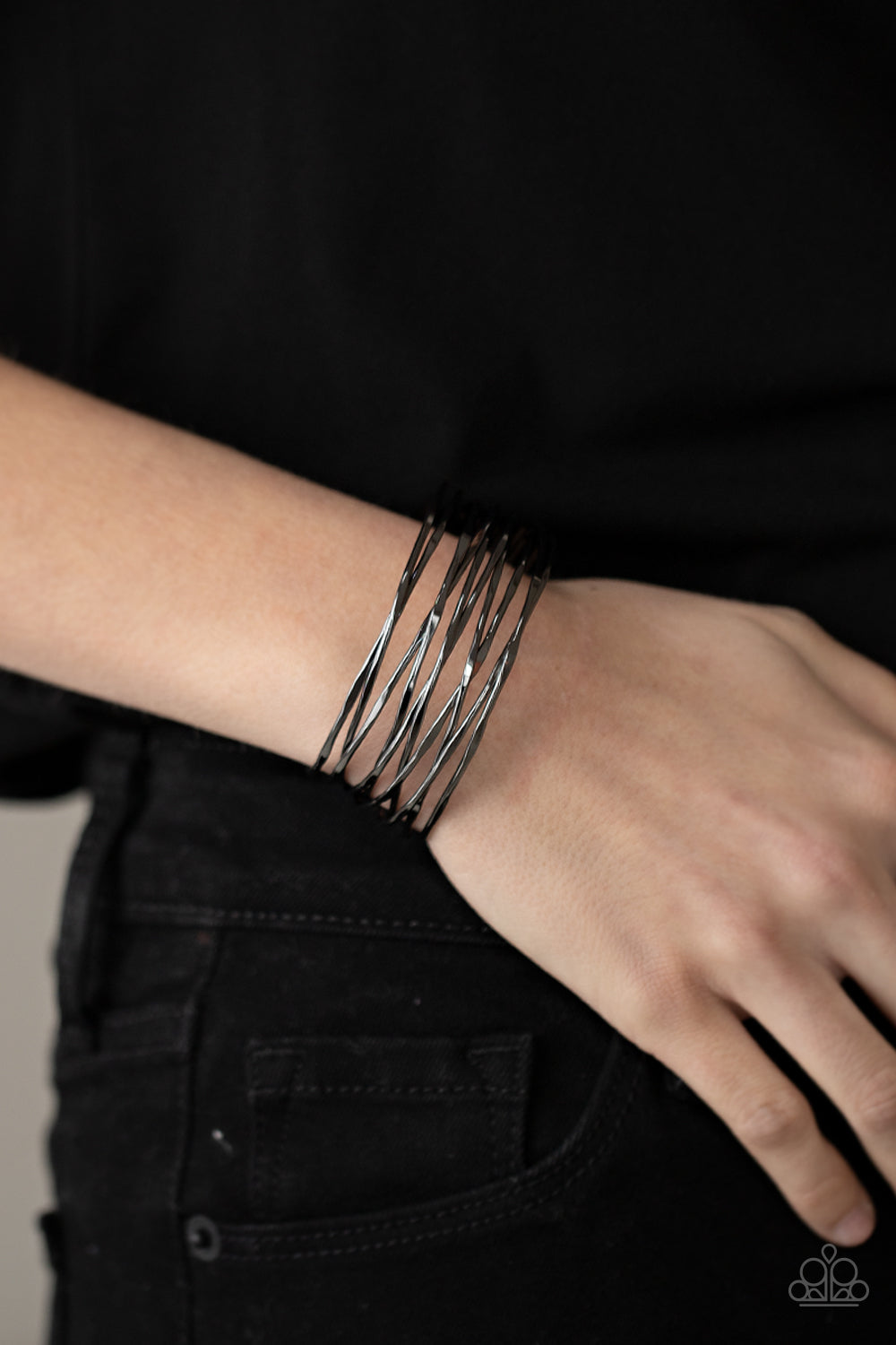 Paparazzi ♥ Nerves of Steel - Black ♥  Bracelet