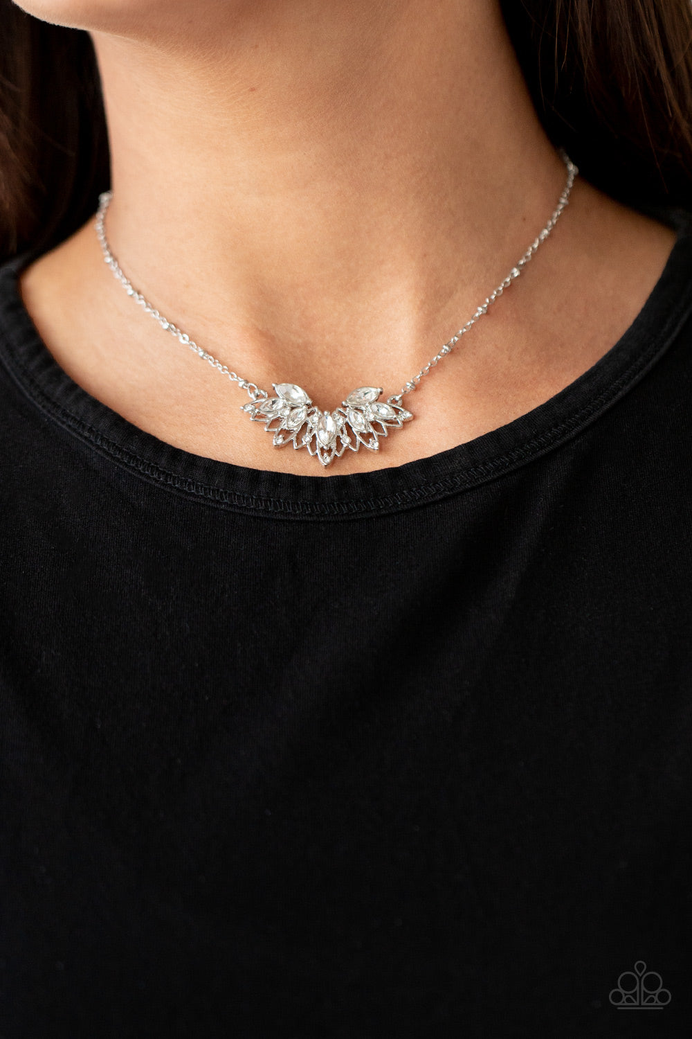 Paparazzi ♥ Deluxe Diadem - White ♥  Necklace