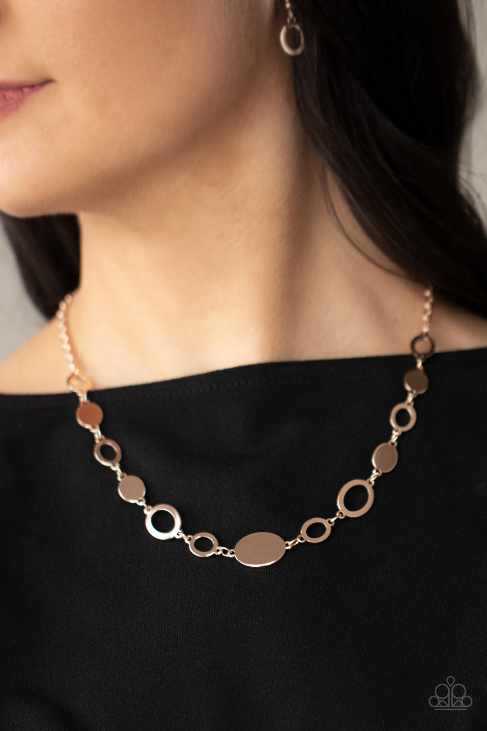 Paparazzi ♥ Working OVAL-time - Rose Gold ♥  Necklace