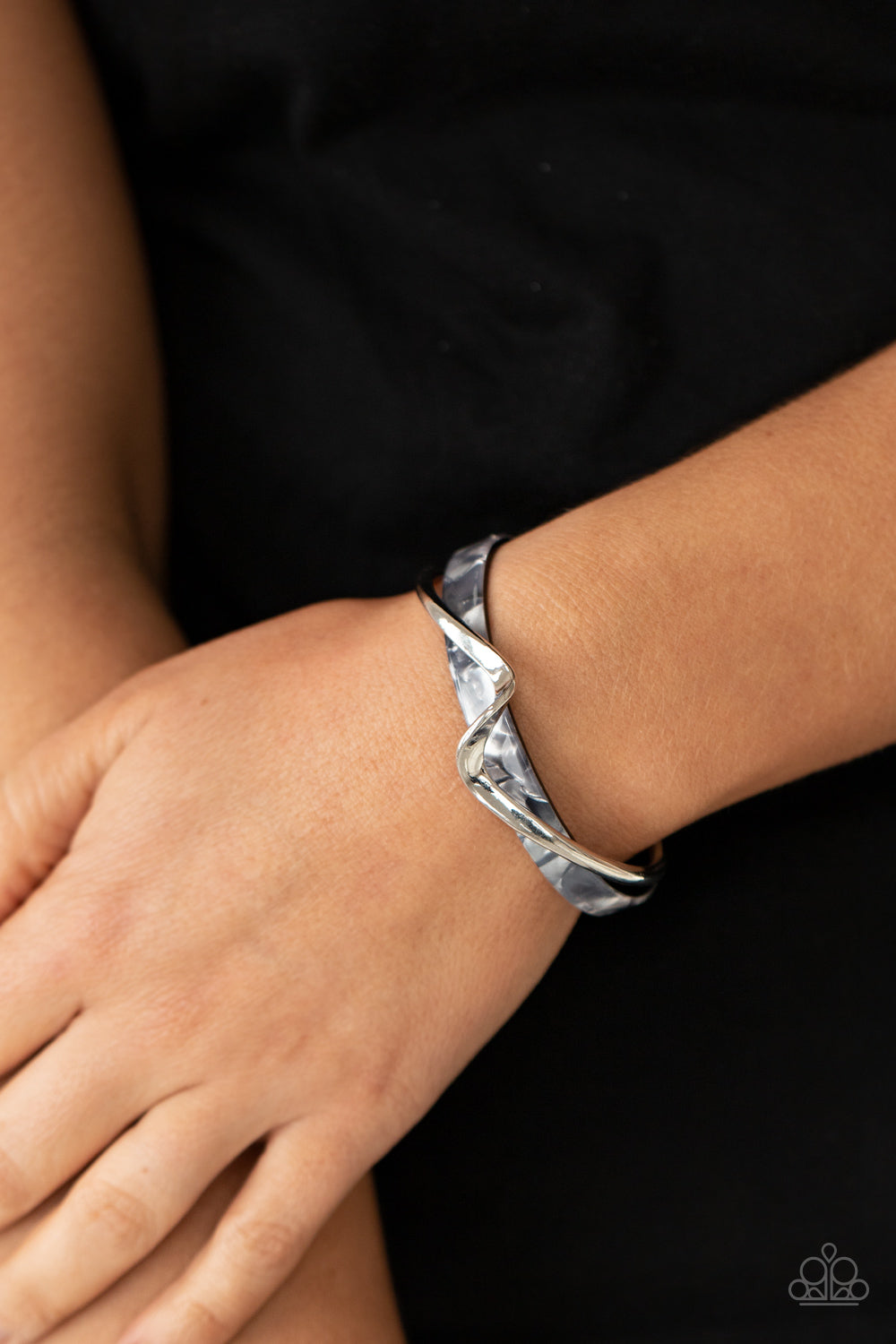 Paparazzi ♥ Craveable Curves - Silver ♥  Bracelet