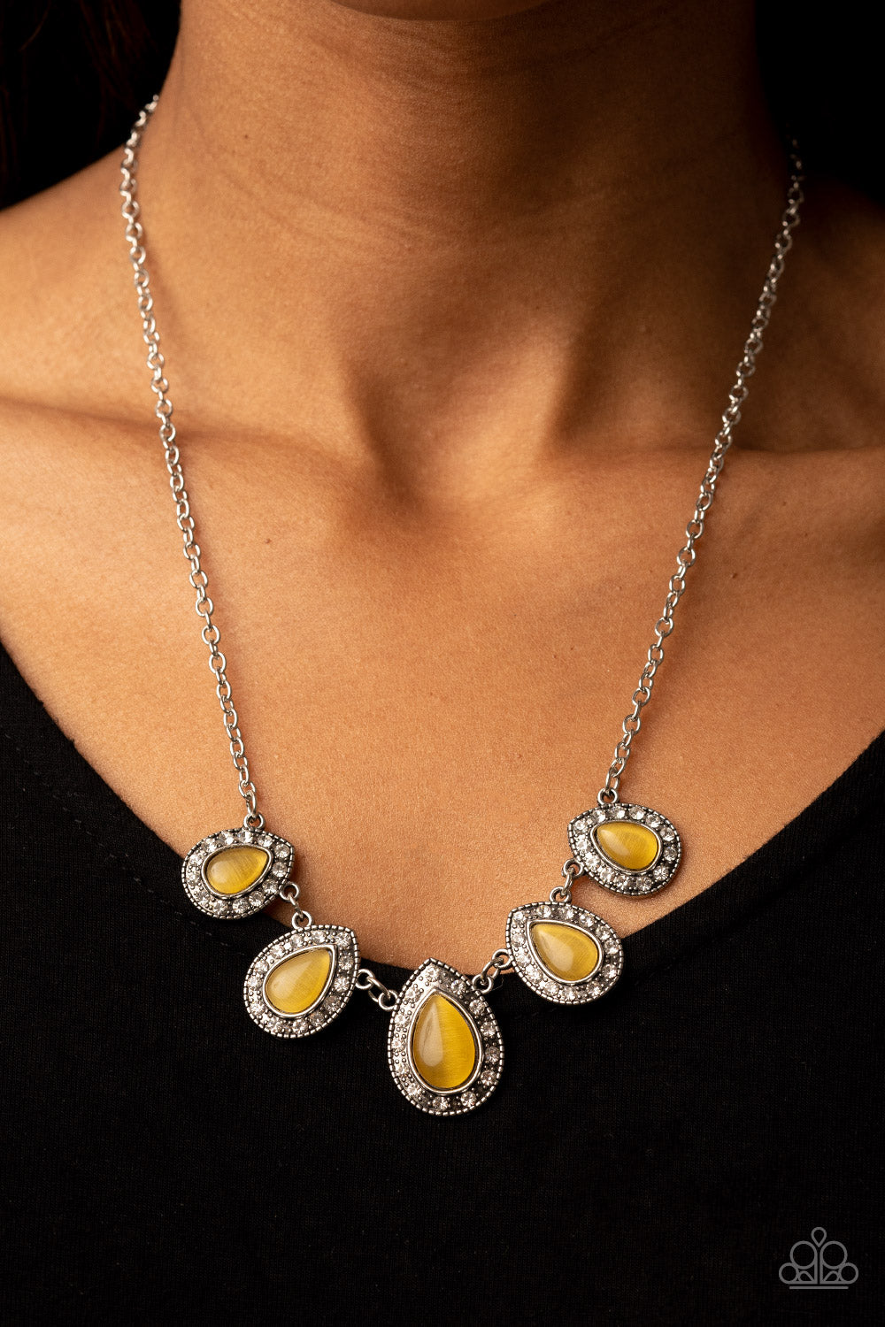 Paparazzi ♥ Everlasting Enchantment - Yellow ♥  Necklace