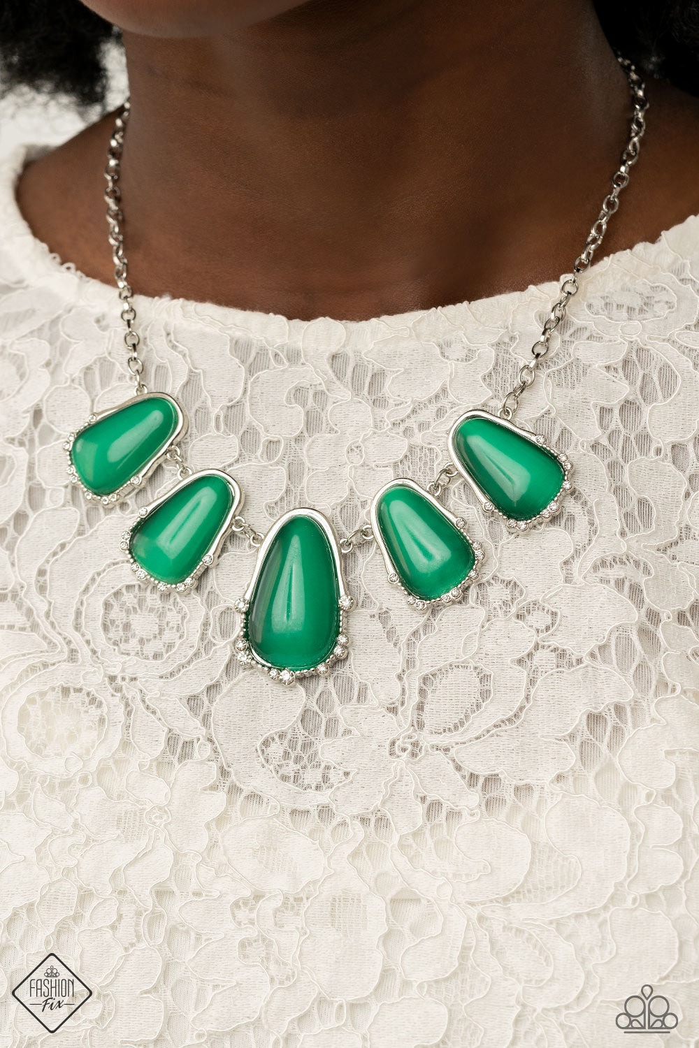 Paparazzi ♥ Newport Princess - Green ♥  Necklace