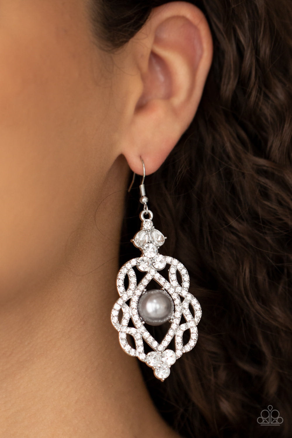 Paparazzi ♥ Rhinestone Renaissance - Silver ♥  Earrings