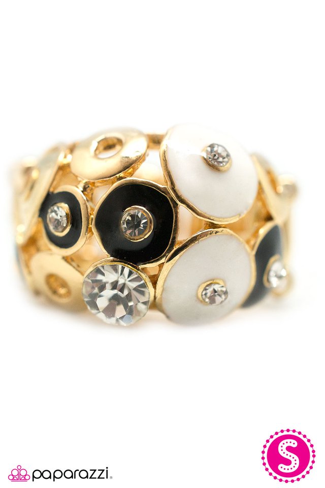 Paparazzi ♥ Deja Vu - Gold ♥ Ring