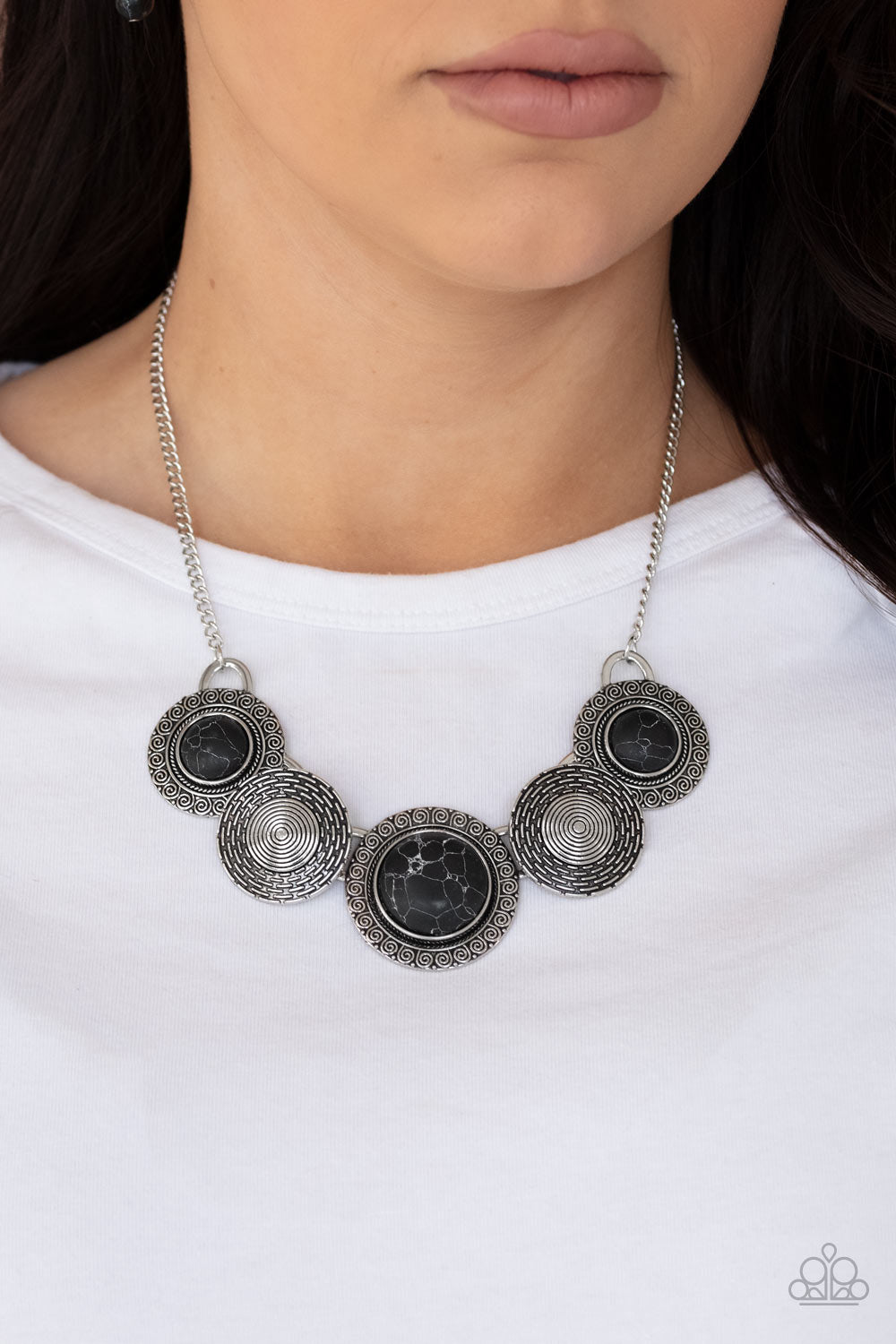 Paparazzi ♥ Canyon Cottage - Black ♥  Necklace