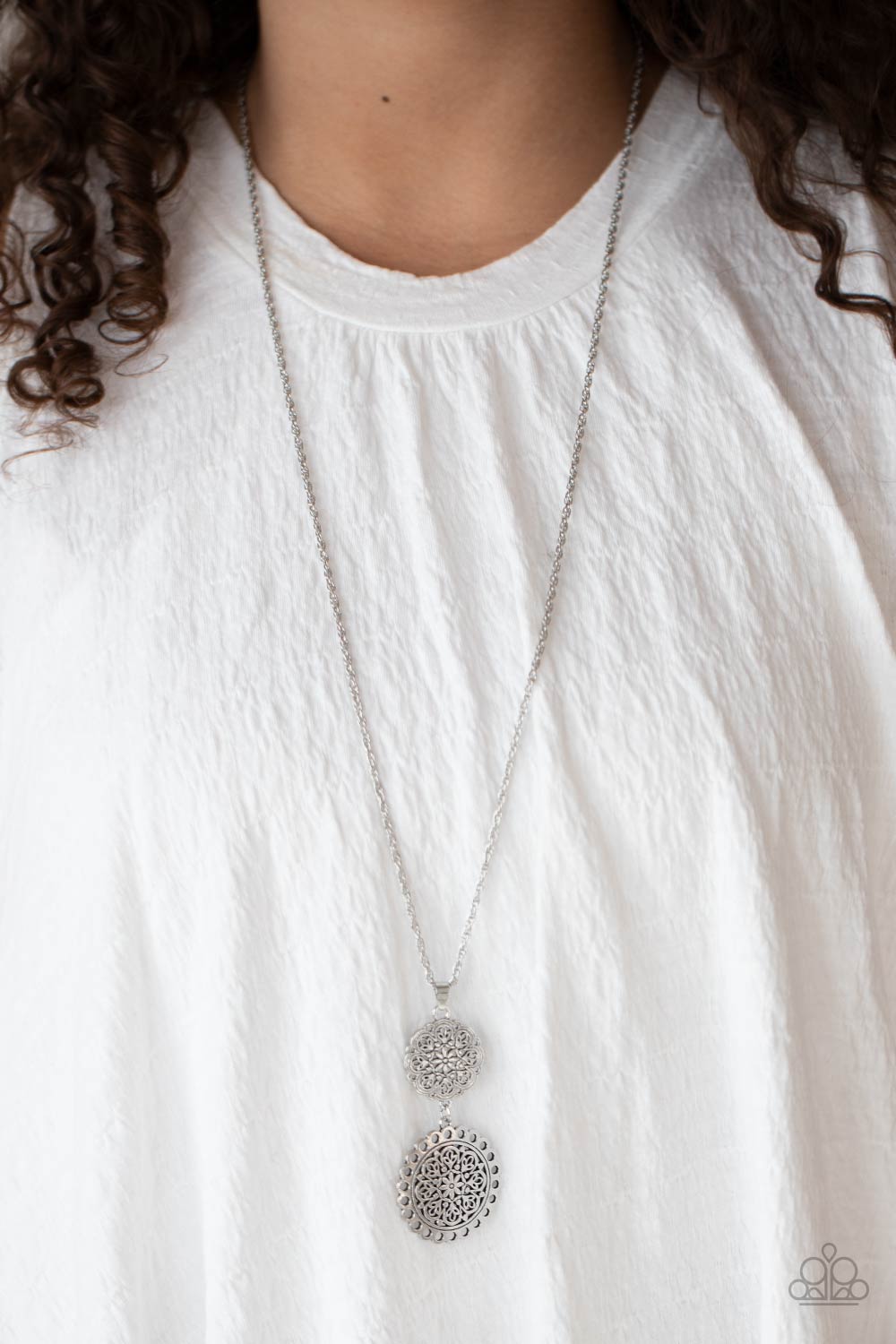 Paparazzi ♥ Meet Me At The Garden Gate - Silver ♥  Necklace