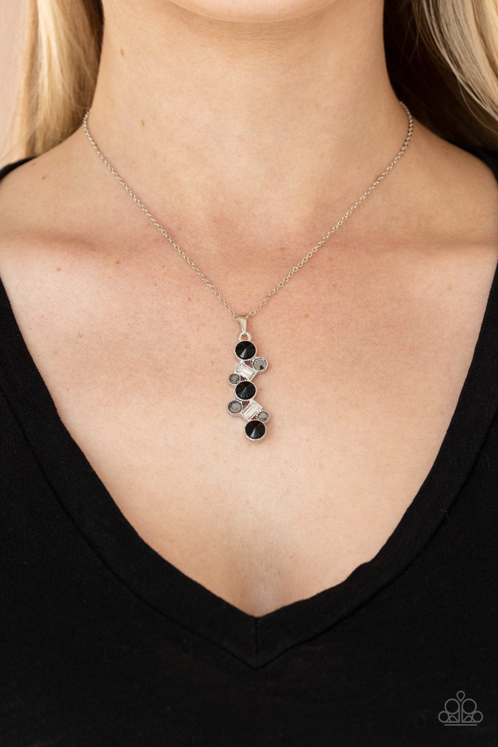 Paparazzi ♥ Classically Clustered - Black ♥  Necklace