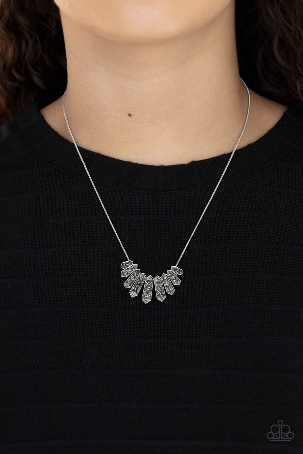 Paparazzi ♥ Monumental March - Silver ♥  Necklace