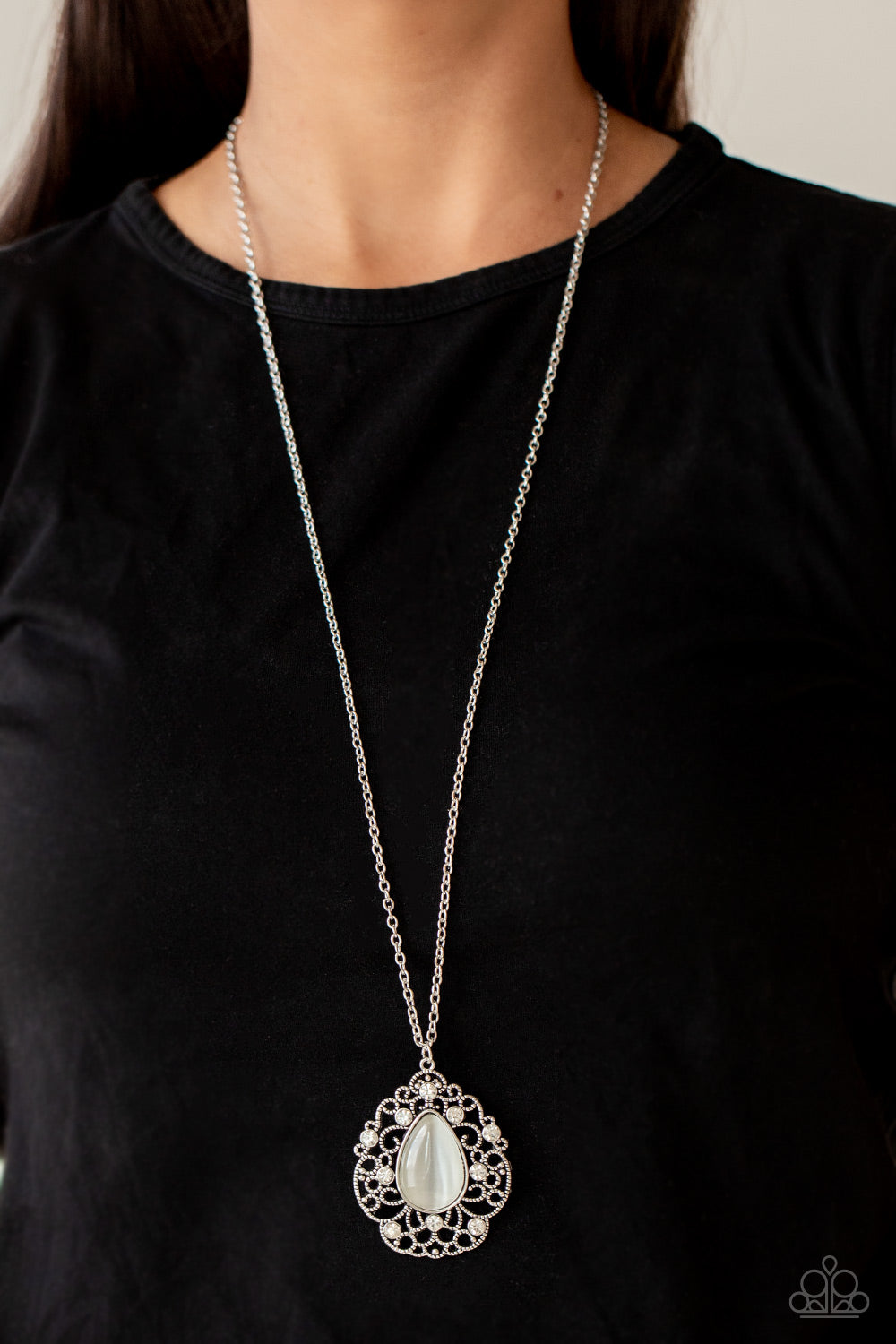 Paparazzi ♥ Bewitched Beam - White ♥  Necklace