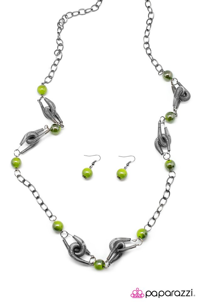Paparazzi ♥ A Spring In My Step 2 - Green ♥ Necklace