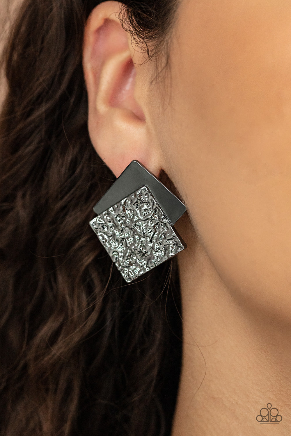Paparazzi ♥ Square With Style - Black ♥  Post Earrings