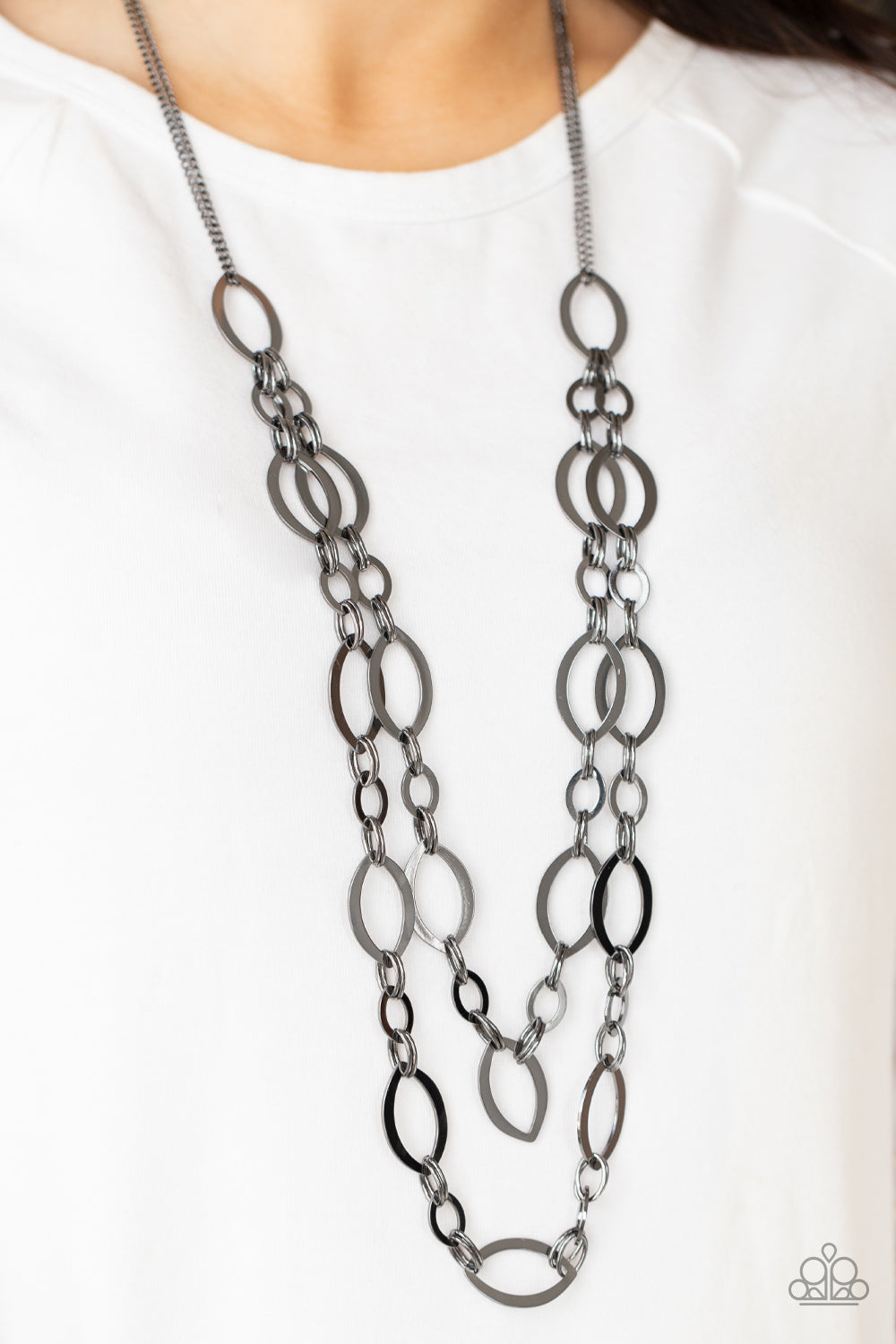 Paparazzi ♥ The OVAL-achiever - Black ♥  Necklace