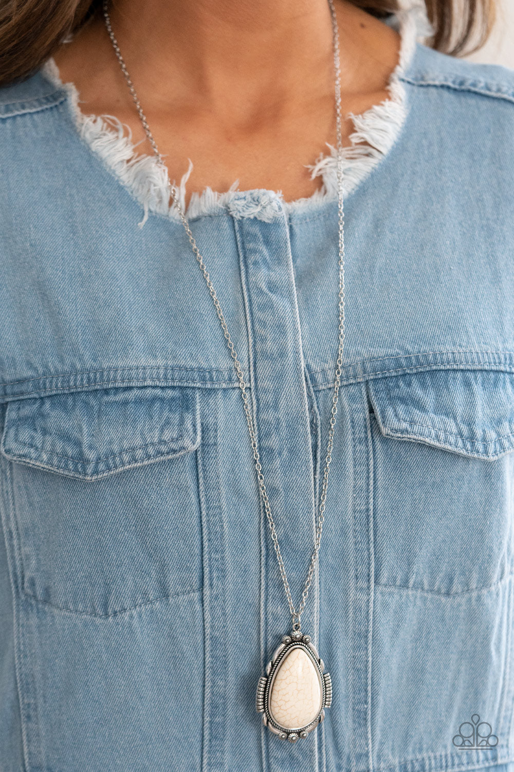 Paparazzi ♥ Western Fable - White ♥  Necklace