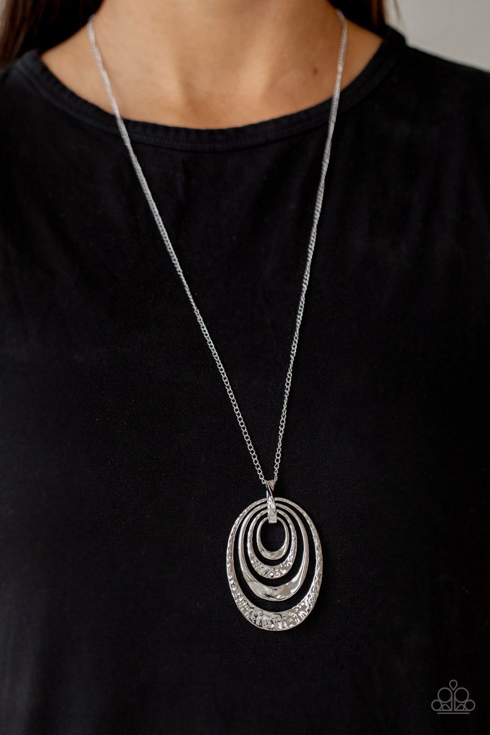 Paparazzi ♥ Renegade Ripples - Silver ♥  Necklace