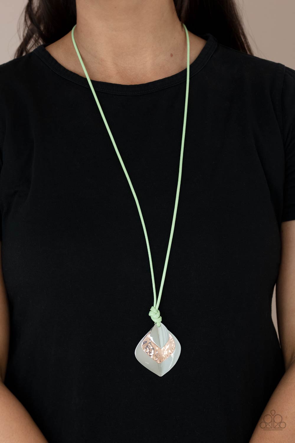 Paparazzi ♥ Face The ARTIFACTS - Green ♥  Necklace