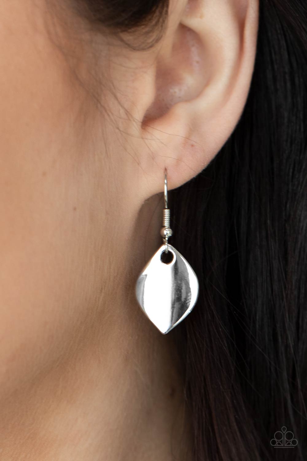 Paparazzi ♥ Face The ARTIFACTS - White ♥  Necklace