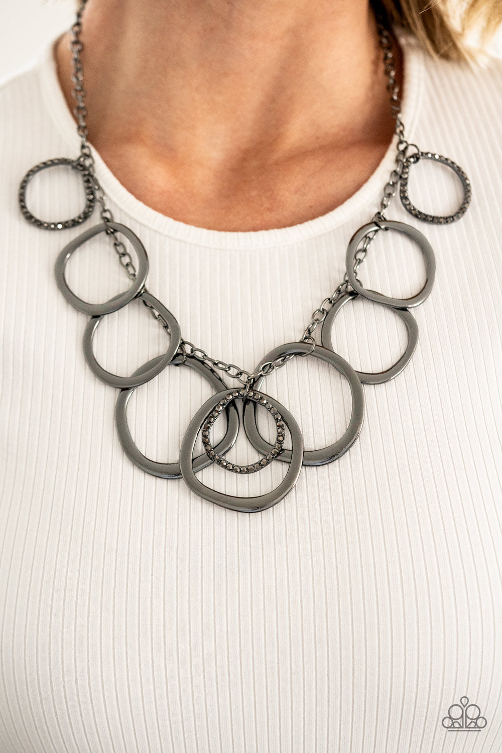 Paparazzi ♥ Dizzy With Desire - Black ♥  Necklace