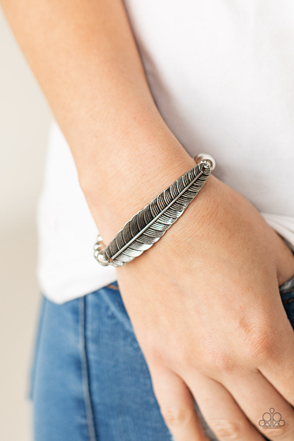 Paparazzi ♥ Featherlight Fashion - Silver ♥  Bracelet