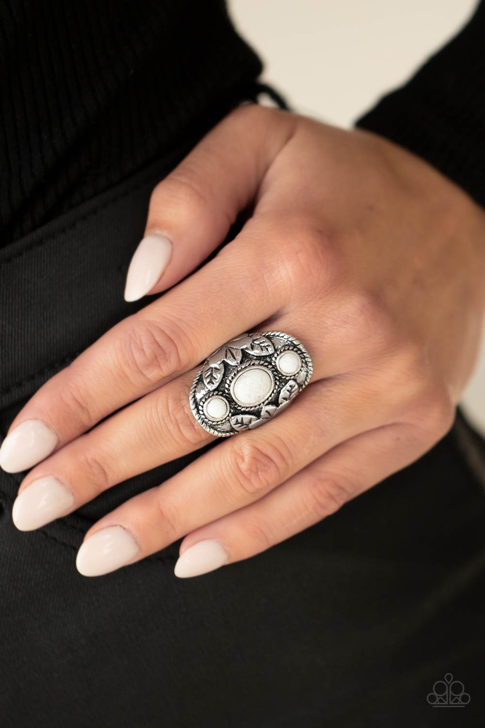Paparazzi ♥ PALMS Up - White ♥  Ring
