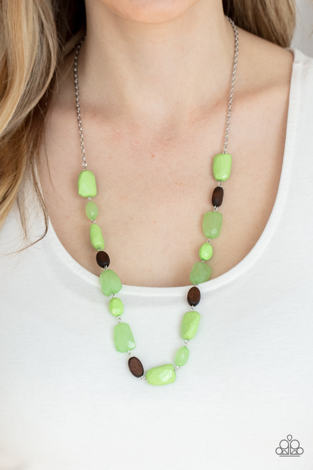 Paparazzi ♥ Meadow Escape - Green ♥  Necklace
