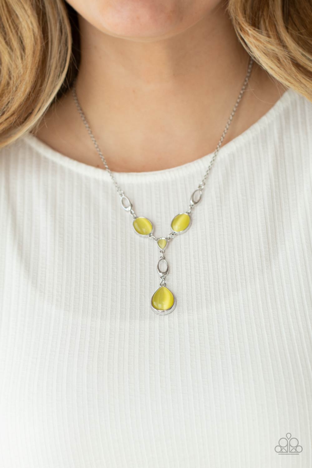 Paparazzi ♥ Ritzy Refinement - Yellow ♥  Necklace
