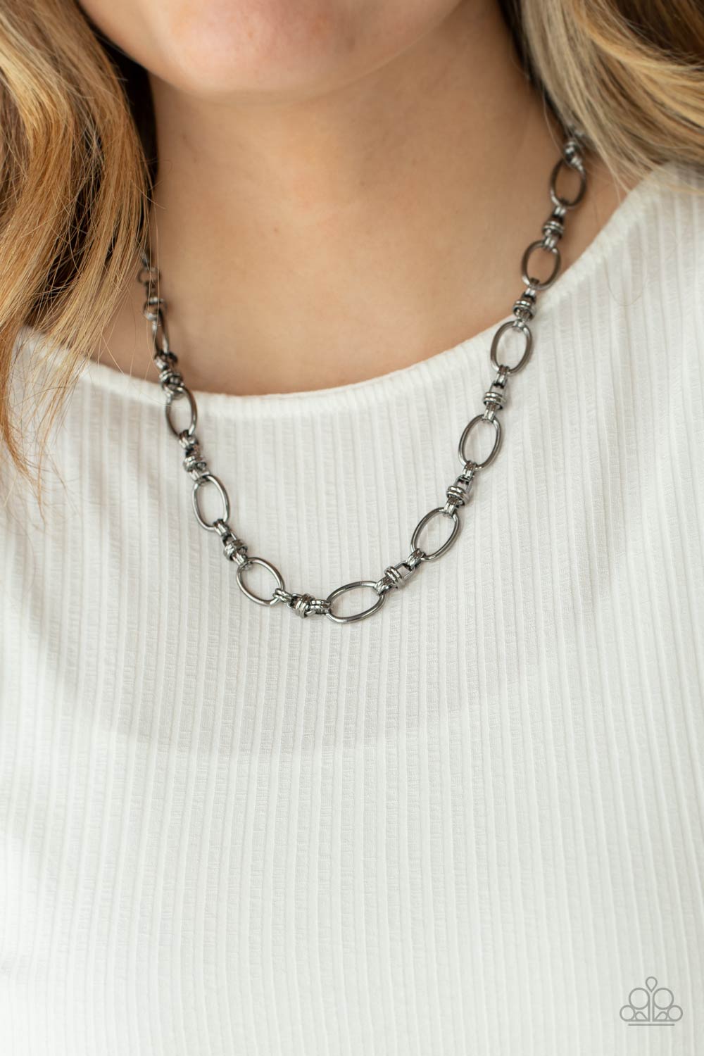 Paparazzi ♥ Defined Drama - Black ♥  Necklace