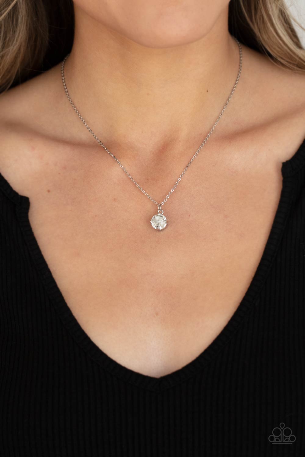 Paparazzi ♥ Undeniably Demure - White ♥  Necklace