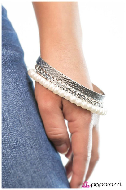 circle-of-influence-white-p9re-wtsv-023xx