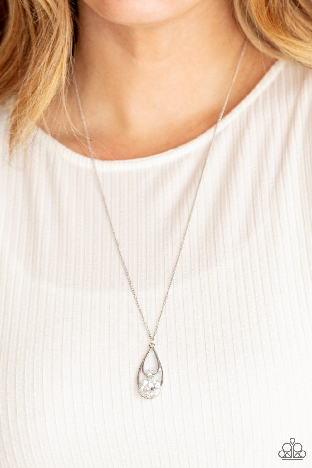 Paparazzi ♥ Gala Gleam - White ♥  Necklace