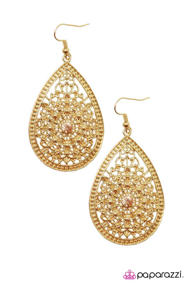 Paparazzi ♥ My Queen - Gold ♥ Earrings