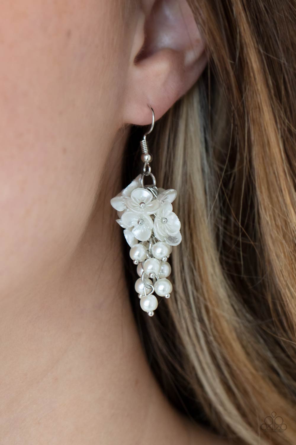 Paparazzi ♥ Bountiful Bouquets - White ♥  Earrings